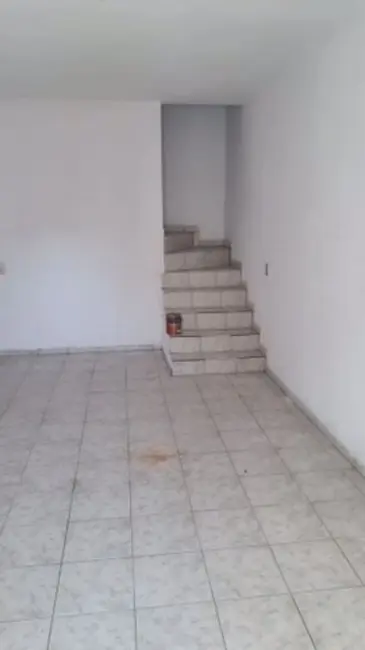 Sobrado com 3 quartos à venda, 200m2 em Diadema - SP - imagem 5 Foto 5 de Sobrado com 3 quartos à venda, 200m2 em Diadema - SP