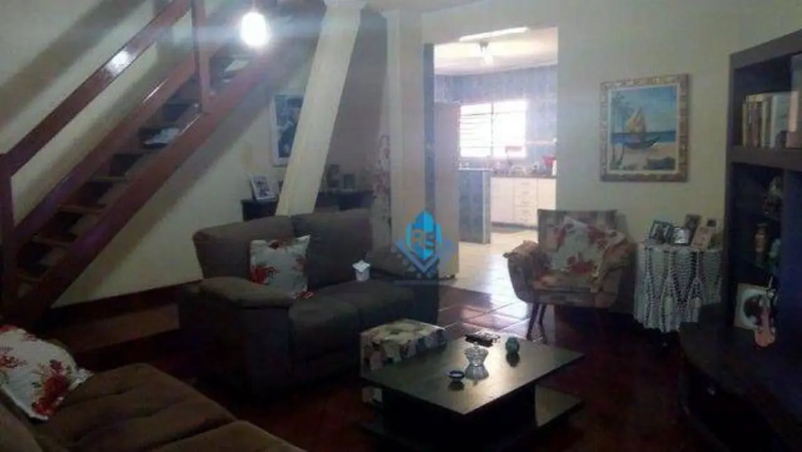 Sobrado com 3 quartos à venda, 243m2 em Sao Bernardo Do Campo - SP - imagem 4 Foto 4 de Sobrado com 3 quartos à venda, 243m2 em Sao Bernardo Do Campo - SP