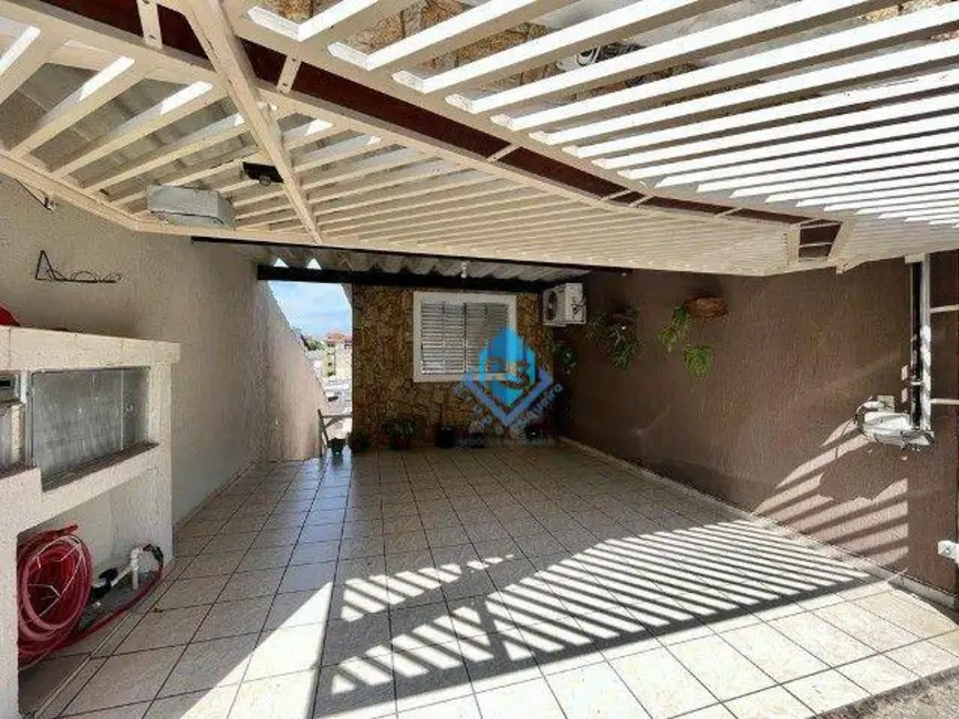 Foto 1 de Casa com 4 quartos à venda, 200m2 em Jardim Las Vegas, Santo Andre - SP