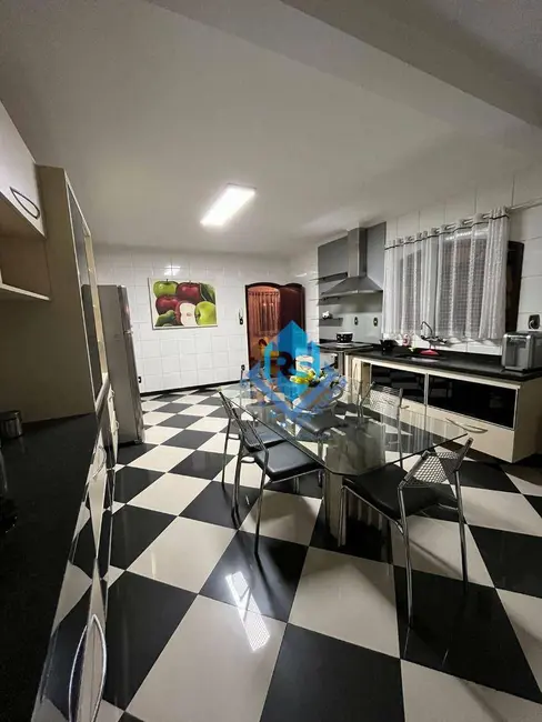Foto 6 de Sobrado com 3 quartos à venda e para alugar, 216m2 em Nova Gerty, Sao Caetano Do Sul - SP