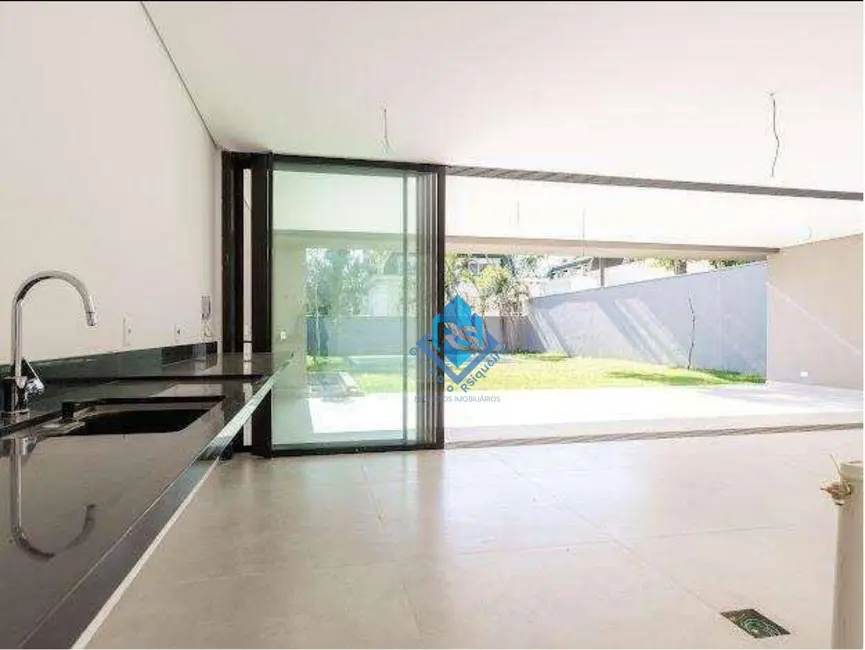 Sobrado com 4 quartos à venda, 370m2 em São Paulo - SP - imagem 5 Foto 5 de Sobrado com 4 quartos à venda, 370m2 em São Paulo - SP