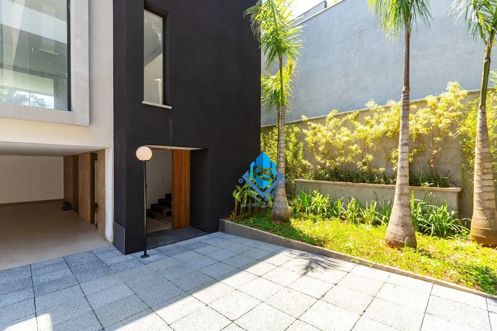 Sobrado com 4 quartos à venda, 712m2 em Jardim Cordeiro, São Paulo - SP - imagem 1 Foto 1 de Sobrado com 4 quartos à venda, 712m2 em Jardim Cordeiro, São Paulo - SP