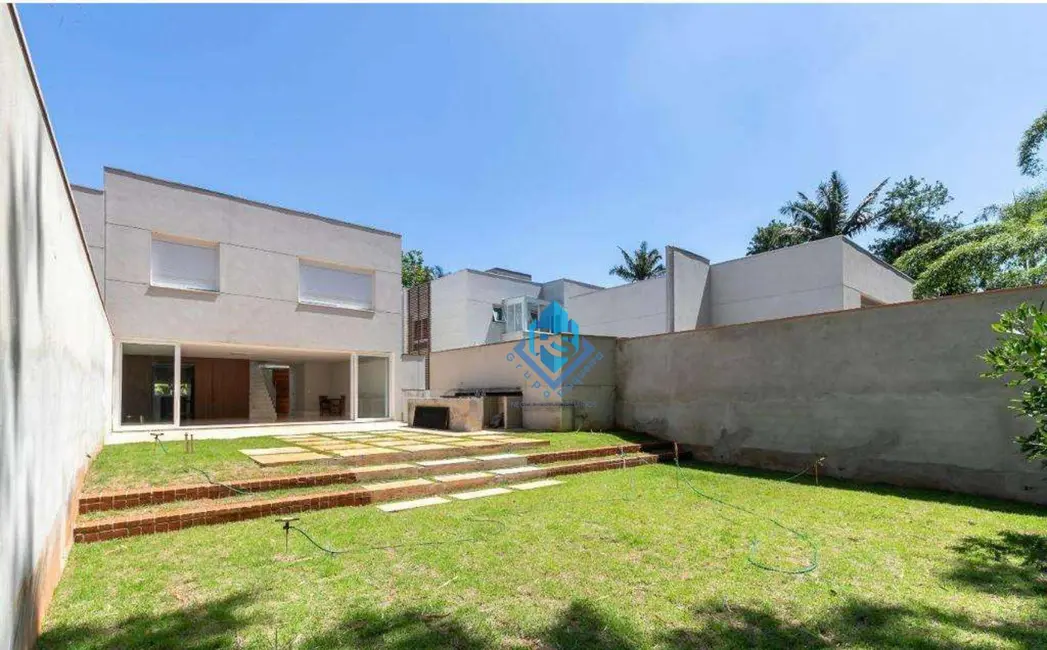 Sobrado com 4 quartos à venda, 420m2 em São Paulo - SP - imagem 1 Foto 1 de Sobrado com 4 quartos à venda, 420m2 em São Paulo - SP