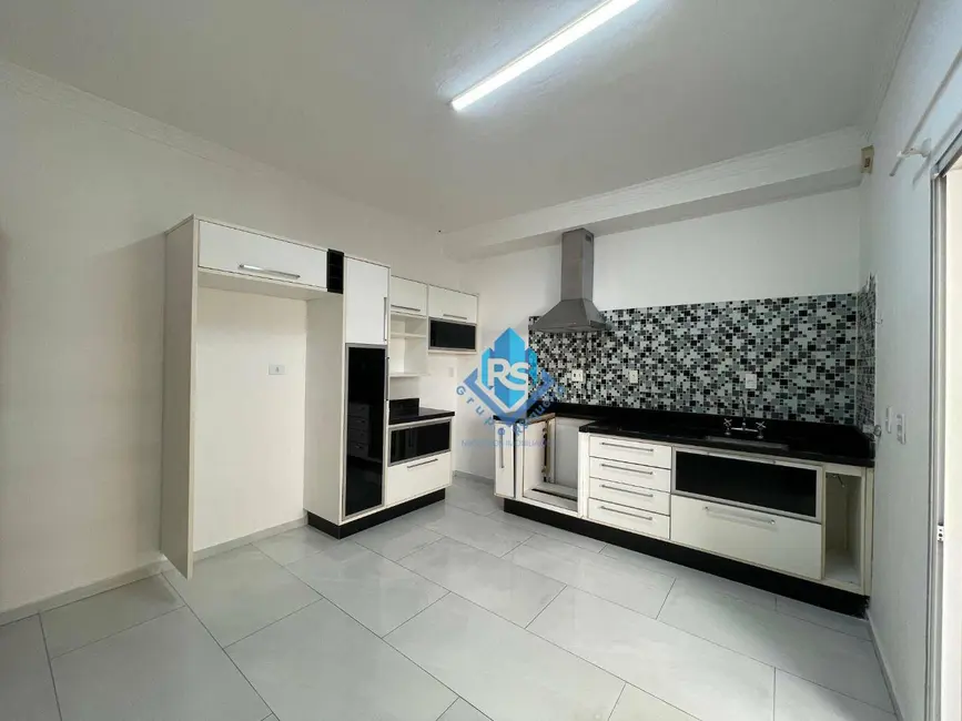 Casa com 2 quartos para alugar, 150m2 em Sao Bernardo Do Campo - SP - imagem 1 Foto 1 de Casa com 2 quartos para alugar, 150m2 em Sao Bernardo Do Campo - SP