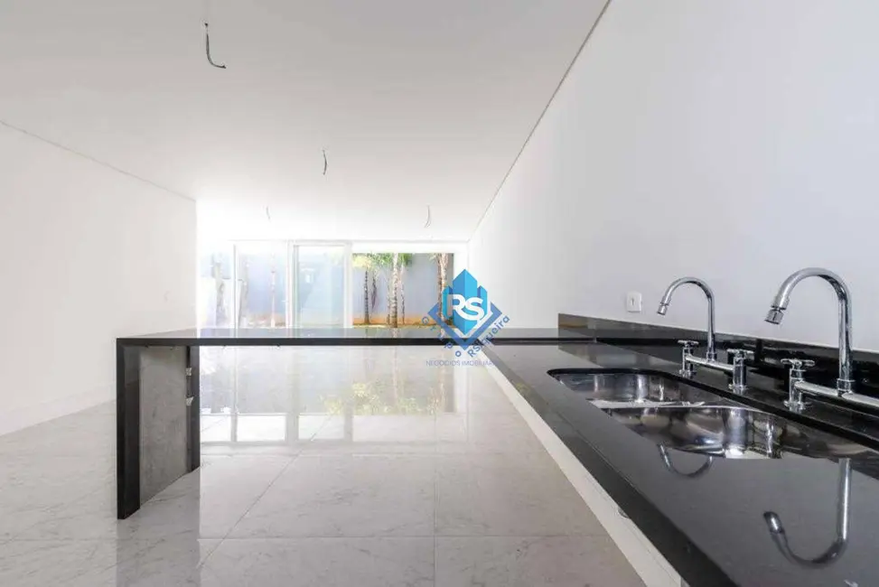 Sobrado com 4 quartos à venda, 420m2 em São Paulo - SP - imagem 9 Foto 9 de Sobrado com 4 quartos à venda, 420m2 em São Paulo - SP