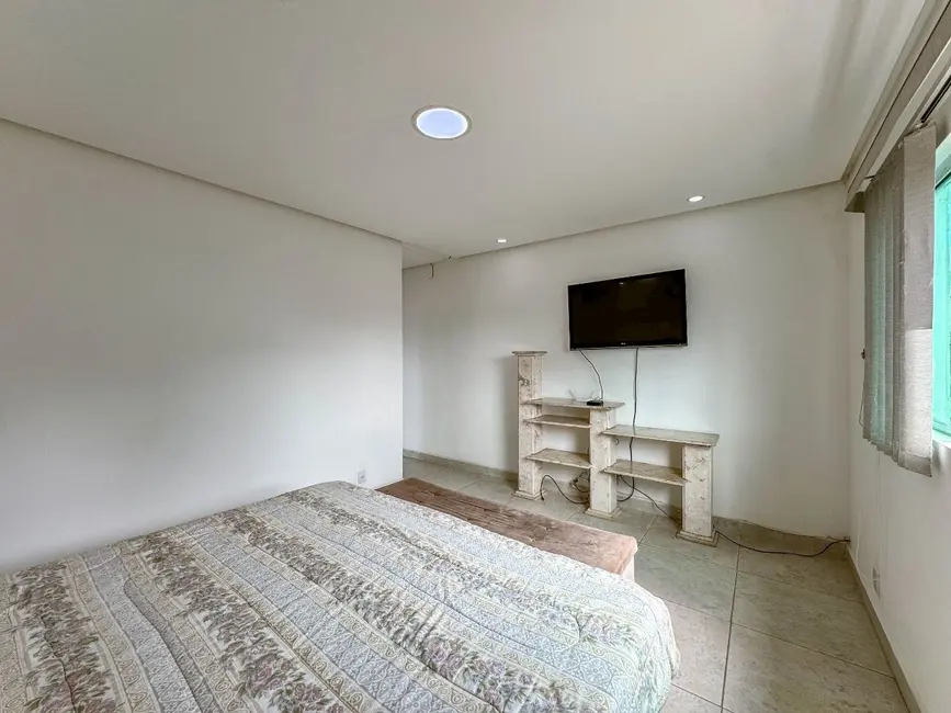 Foto 2 de Sobrado com 3 quartos à venda, 400m2 em Boqueirão, Praia Grande - SP