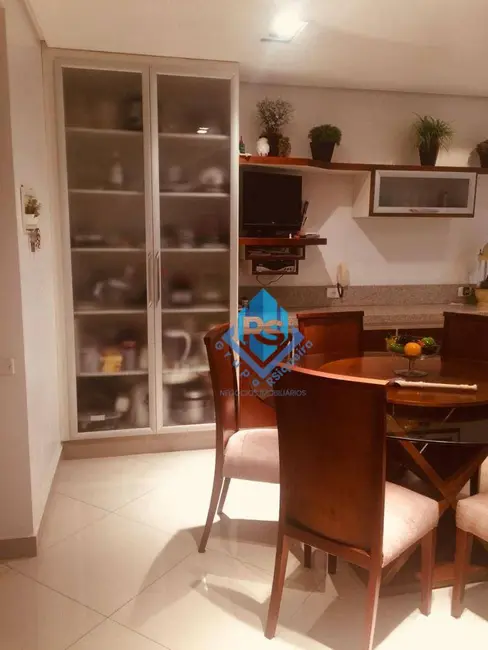 Sobrado com 3 quartos à venda, 525m2 em Jardim Las Vegas, Santo Andre - SP - imagem 8 Foto 8 de Sobrado com 3 quartos à venda, 525m2 em Jardim Las Vegas, Santo Andre - SP