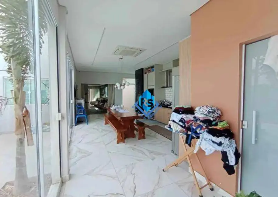 Sobrado com 3 quartos à venda, 250m2 em Santo Antônio, Teresina - PI - imagem 6 Foto 6 de Sobrado com 3 quartos à venda, 250m2 em Santo Antônio, Teresina - PI