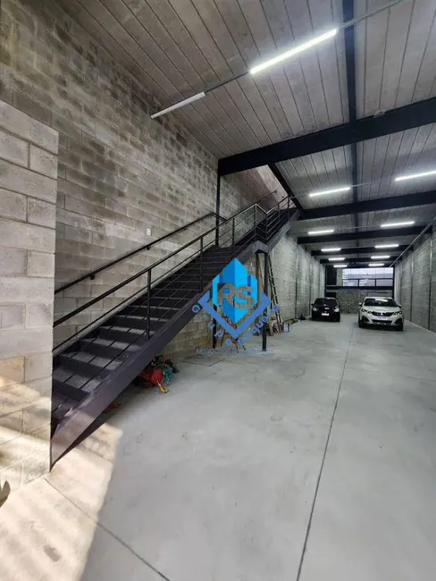 Foto 2 de Armazém / Galpão à venda e para alugar, 225m2 em Santo Antônio, Sao Caetano Do Sul - SP