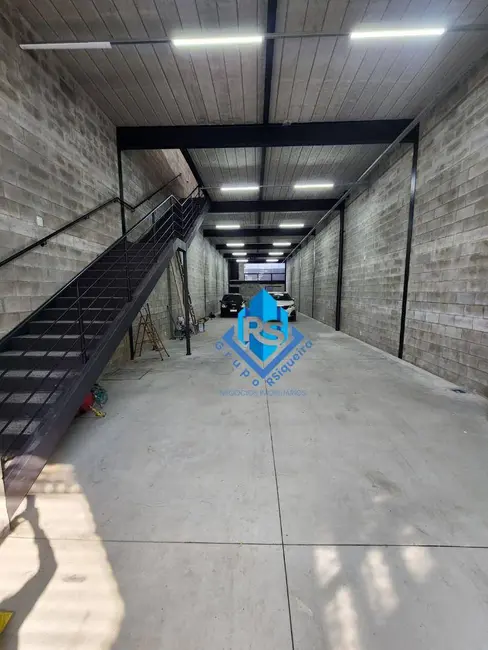 Foto 1 de Armazém / Galpão à venda e para alugar, 220m2 em Santo Antônio, Sao Caetano Do Sul - SP