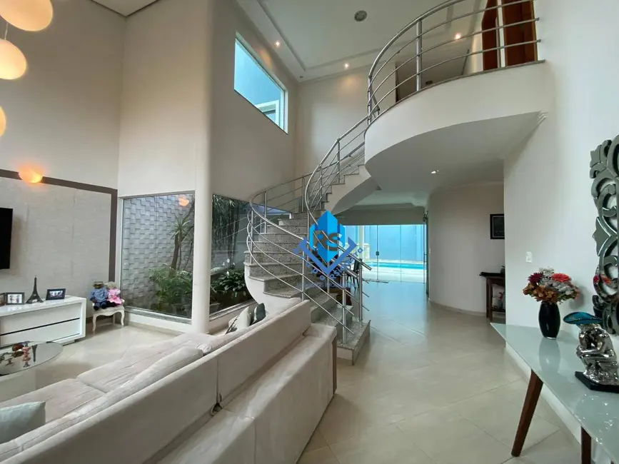 Sobrado com 4 quartos à venda, 300m2 em Parque dos Pássaros, Sao Bernardo Do Campo - SP - imagem 1 Foto 1 de Sobrado com 4 quartos à venda, 300m2 em Parque dos Pássaros, Sao Bernardo Do Campo - SP