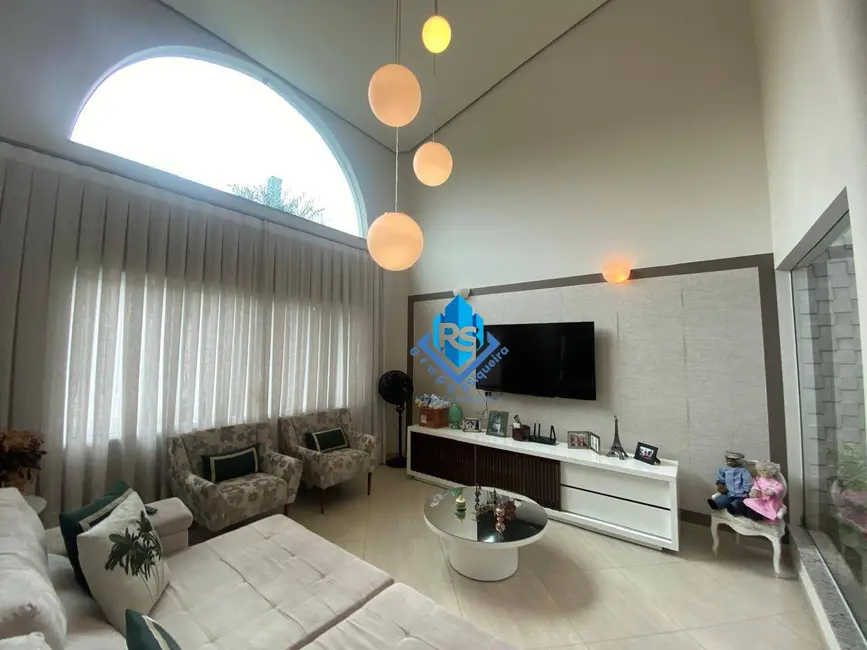 Sobrado com 4 quartos à venda, 300m2 em Parque dos Pássaros, Sao Bernardo Do Campo - SP - imagem 3 Foto 3 de Sobrado com 4 quartos à venda, 300m2 em Parque dos Pássaros, Sao Bernardo Do Campo - SP