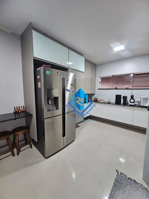 Foto 7 de Sobrado com 4 quartos à venda e para alugar, 250m2 em Dos Casa, Sao Bernardo Do Campo - SP