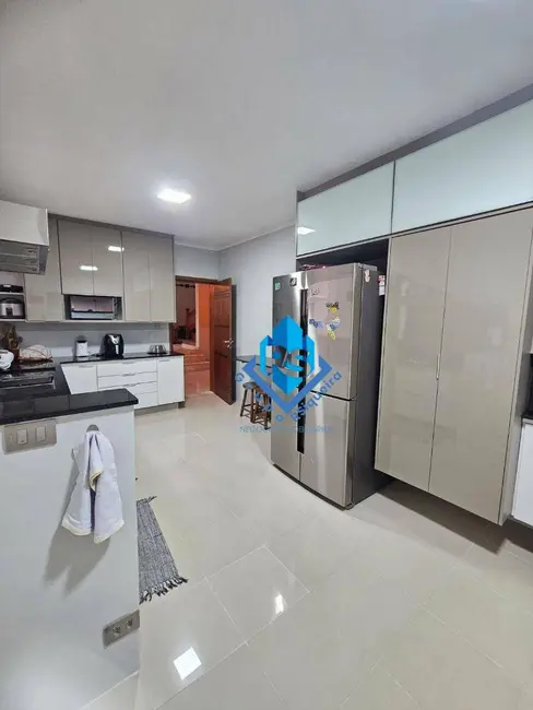 Foto 5 de Sobrado com 4 quartos à venda e para alugar, 250m2 em Dos Casa, Sao Bernardo Do Campo - SP