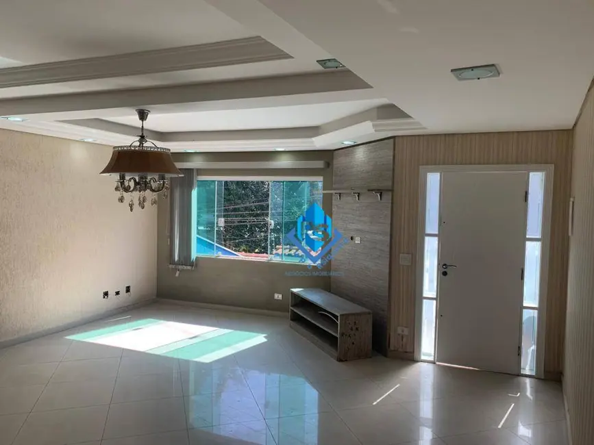 Sobrado com 3 quartos à venda, 250m2 em Vila Gonçalves, Sao Bernardo Do Campo - SP - imagem 9 Foto 9 de Sobrado com 3 quartos à venda, 250m2 em Vila Gonçalves, Sao Bernardo Do Campo - SP