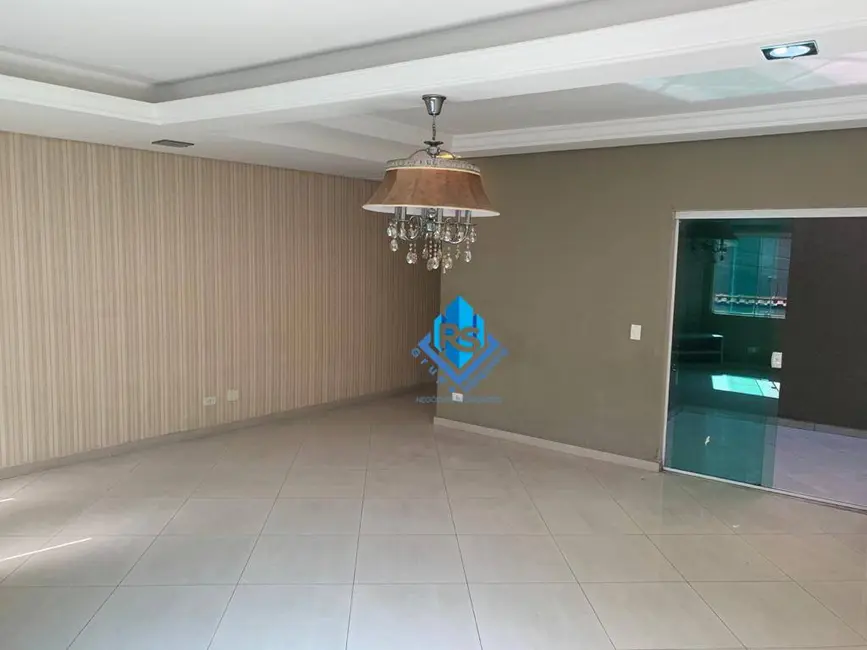 Sobrado com 3 quartos à venda, 250m2 em Vila Gonçalves, Sao Bernardo Do Campo - SP - imagem 8 Foto 8 de Sobrado com 3 quartos à venda, 250m2 em Vila Gonçalves, Sao Bernardo Do Campo - SP