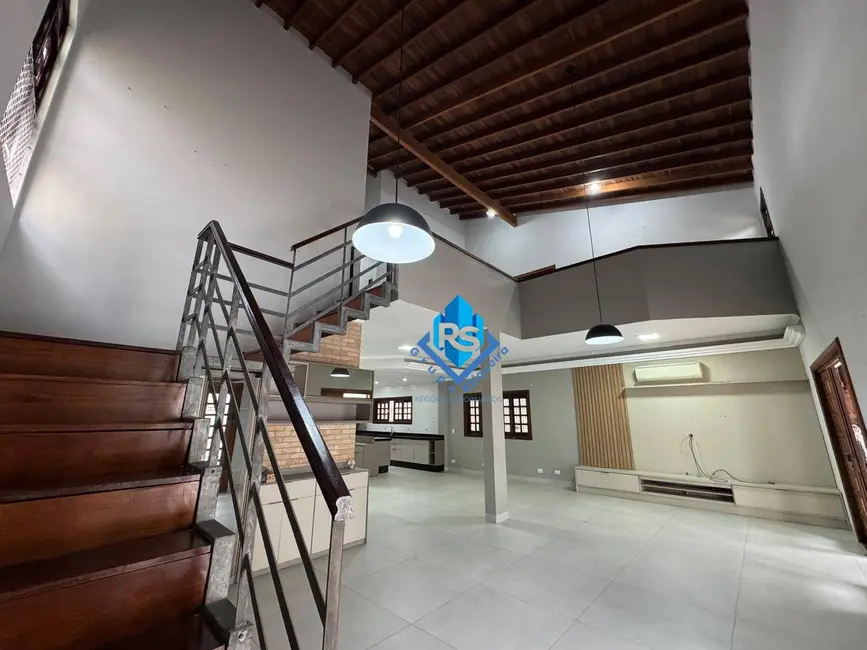 Sobrado com 4 quartos à venda, 297m2 em Canto do Forte, Praia Grande - SP - imagem 2 Foto 2 de Sobrado com 4 quartos à venda, 297m2 em Canto do Forte, Praia Grande - SP