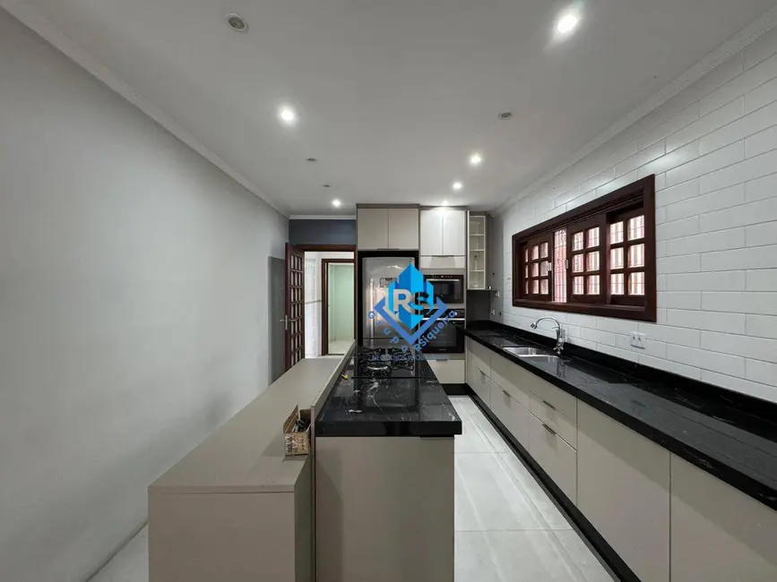 Sobrado com 4 quartos à venda, 297m2 em Canto do Forte, Praia Grande - SP - imagem 7 Foto 7 de Sobrado com 4 quartos à venda, 297m2 em Canto do Forte, Praia Grande - SP