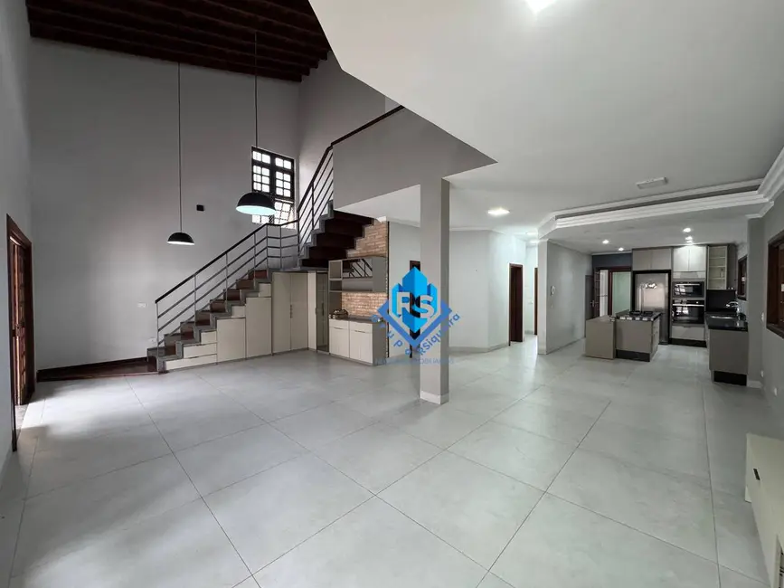 Sobrado com 4 quartos à venda, 297m2 em Canto do Forte, Praia Grande - SP - imagem 5 Foto 5 de Sobrado com 4 quartos à venda, 297m2 em Canto do Forte, Praia Grande - SP