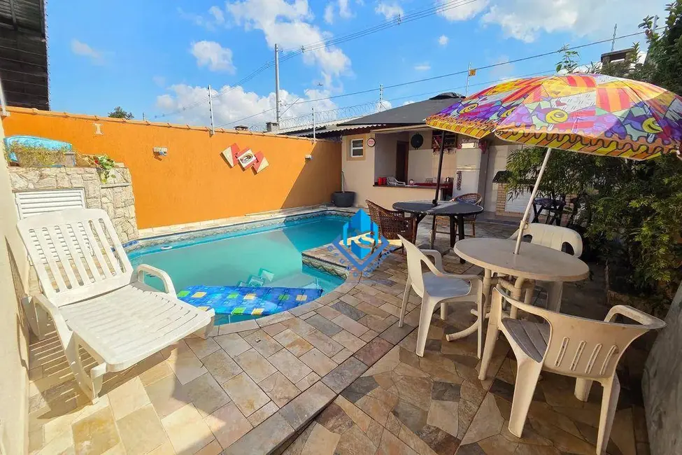Foto 1 de Casa com 3 quartos para alugar, 290m2 em Praia Grande - SP