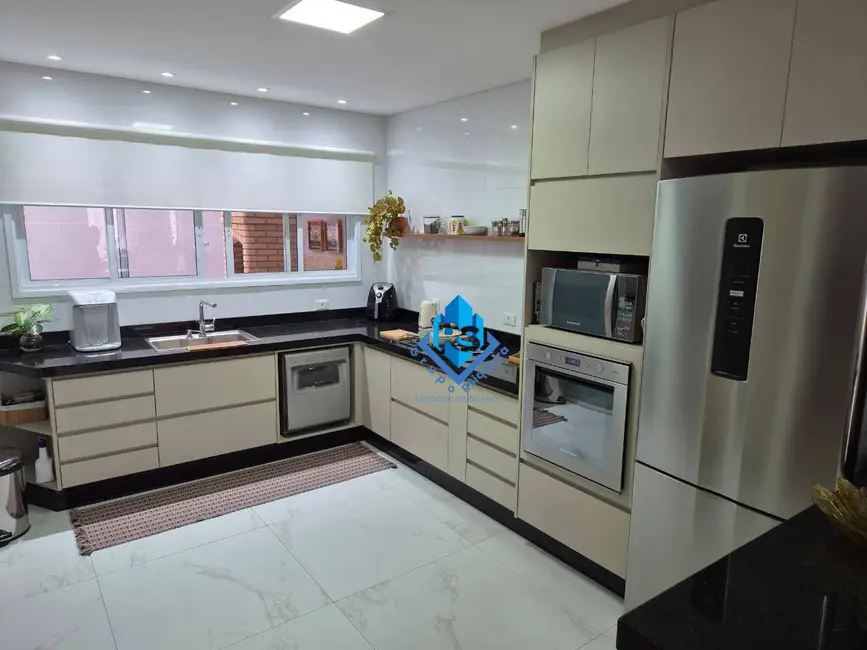 Sobrado com 3 quartos à venda, 171m2 em Sao Bernardo Do Campo - SP - imagem 8 Foto 8 de Sobrado com 3 quartos à venda, 171m2 em Sao Bernardo Do Campo - SP
