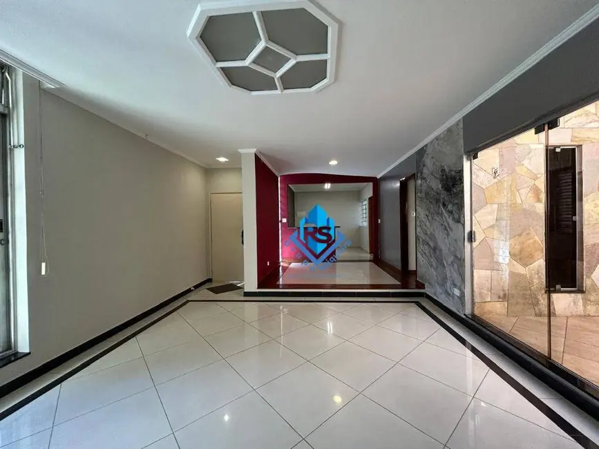 Sobrado com 3 quartos para alugar, 180m2 em Nova Petrópolis, Sao Bernardo Do Campo - SP - imagem 1 Foto 1 de Sobrado com 3 quartos para alugar, 180m2 em Nova Petrópolis, Sao Bernardo Do Campo - SP