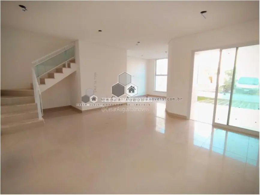 Casa com 3 quartos à venda, 193m2 em Centro, Eusebio - CE - imagem 3 Foto 3 de Casa com 3 quartos à venda, 193m2 em Centro, Eusebio - CE