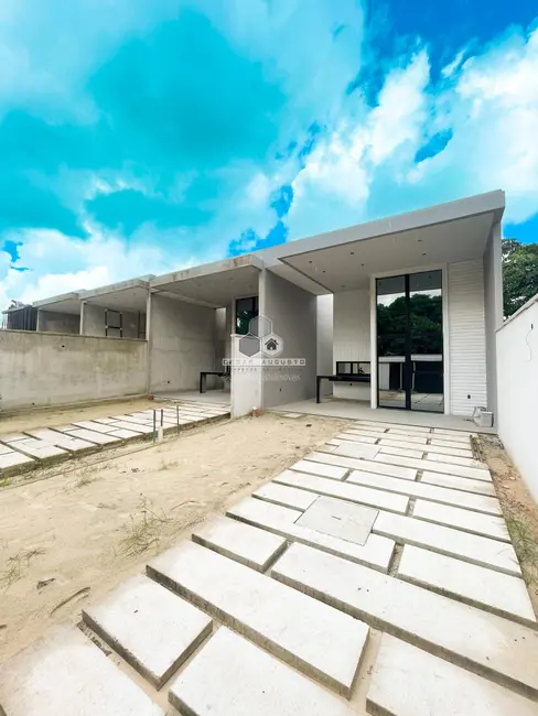 Foto 1 de Casa com 4 quartos à venda em Eusebio - CE