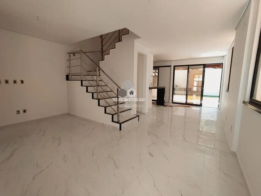 Casa com 3 quartos à venda, 122m2 em Lagoa Redonda, Fortaleza - CE - imagem 4 Foto 4 de Casa com 3 quartos à venda, 122m2 em Lagoa Redonda, Fortaleza - CE