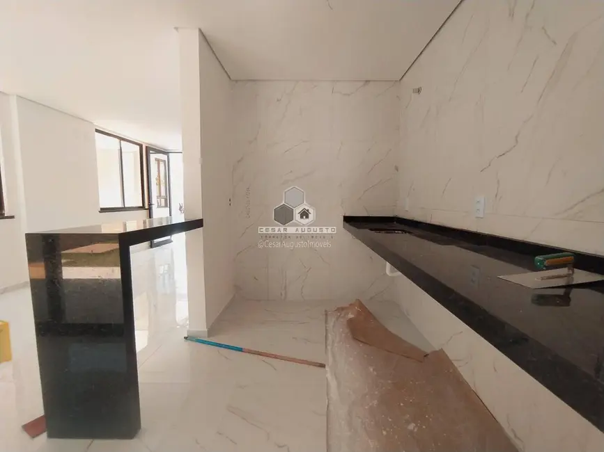 Casa com 3 quartos à venda, 122m2 em Lagoa Redonda, Fortaleza - CE - imagem 5 Foto 5 de Casa com 3 quartos à venda, 122m2 em Lagoa Redonda, Fortaleza - CE