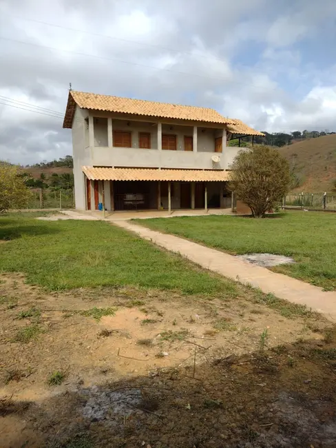 Foto 1 de Chácara com 6 quartos à venda, 250m2 em Iapu, MG