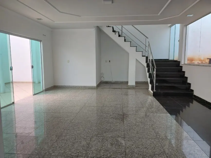 Casa com 3 quartos à venda, 240m2 em Iguaçu, Ipatinga - MG - imagem 7 Foto 7 de Casa com 3 quartos à venda, 240m2 em Iguaçu, Ipatinga - MG