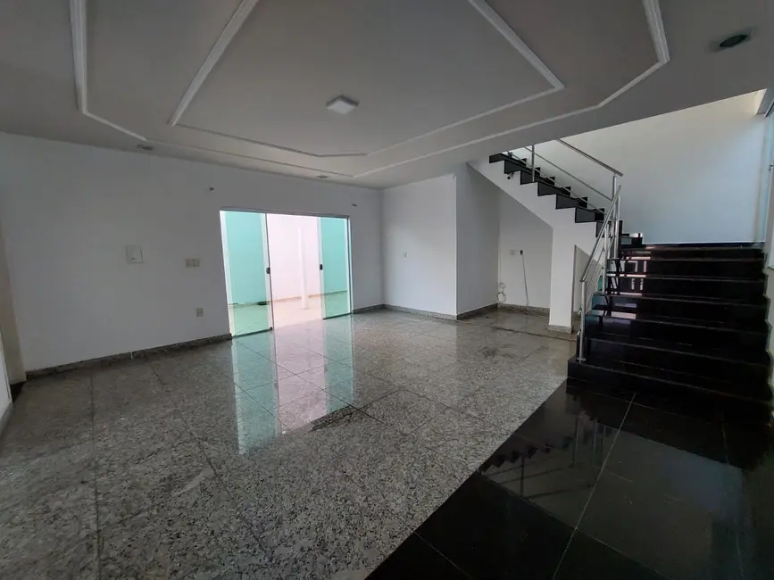 Casa com 3 quartos à venda, 240m2 em Iguaçu, Ipatinga - MG - imagem 8 Foto 8 de Casa com 3 quartos à venda, 240m2 em Iguaçu, Ipatinga - MG