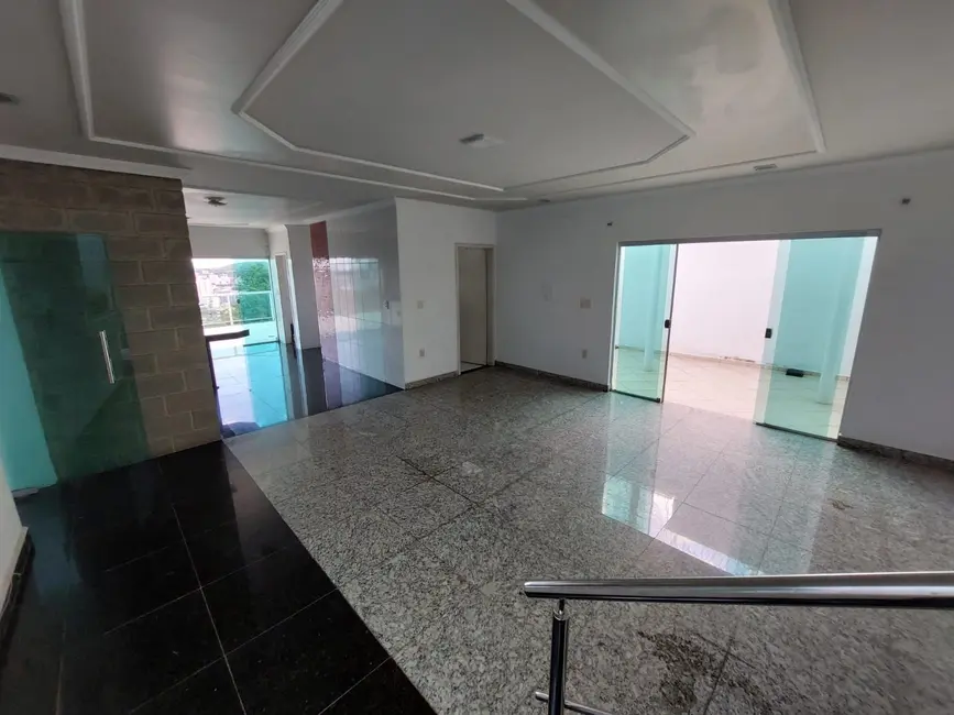 Casa com 3 quartos à venda, 240m2 em Iguaçu, Ipatinga - MG - imagem 9 Foto 9 de Casa com 3 quartos à venda, 240m2 em Iguaçu, Ipatinga - MG