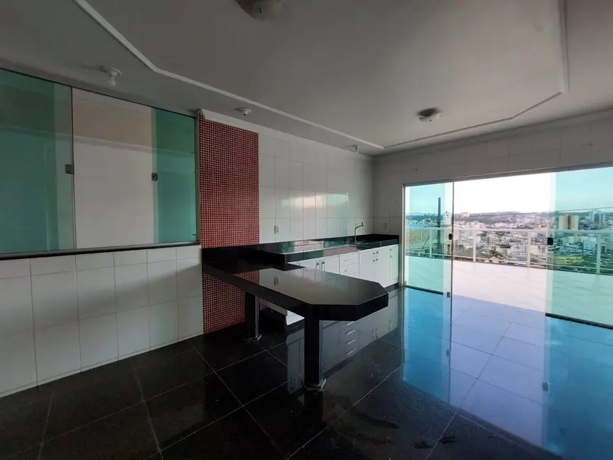 Casa com 3 quartos à venda, 240m2 em Iguaçu, Ipatinga - MG - imagem 6 Foto 6 de Casa com 3 quartos à venda, 240m2 em Iguaçu, Ipatinga - MG