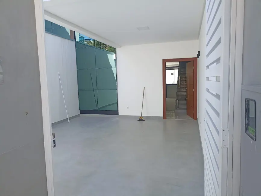 Foto 2 de Casa com 3 quartos à venda, 147m2 em Santana Do Paraiso - MG