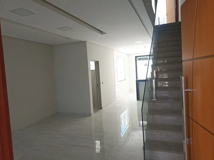 Casa com 3 quartos à venda, 147m2 em Santana Do Paraiso - MG - imagem 3 Foto 3 de Casa com 3 quartos à venda, 147m2 em Santana Do Paraiso - MG