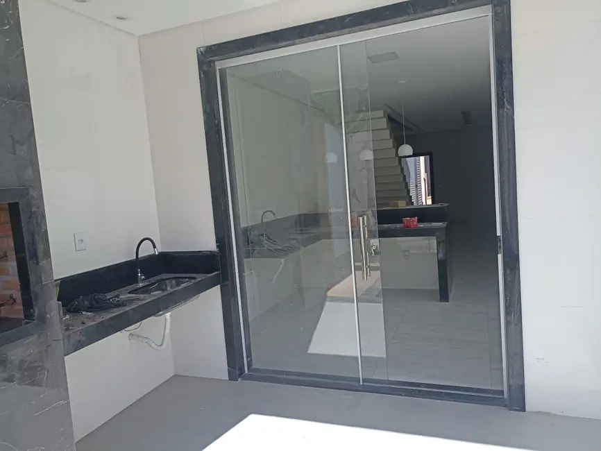 Casa com 3 quartos à venda, 147m2 em Santana Do Paraiso - MG - imagem 6 Foto 6 de Casa com 3 quartos à venda, 147m2 em Santana Do Paraiso - MG