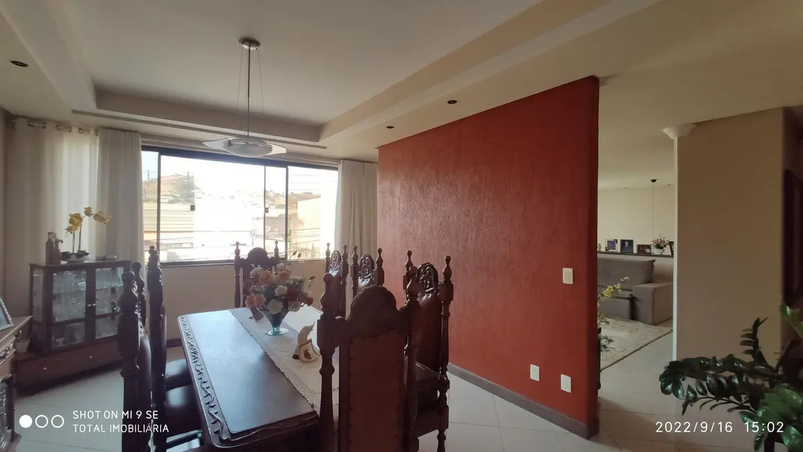 Casa com 6 quartos à venda, 232m2 em Giovanini, Coronel Fabriciano - MG - imagem 3 Foto 3 de Casa com 6 quartos à venda, 232m2 em Giovanini, Coronel Fabriciano - MG