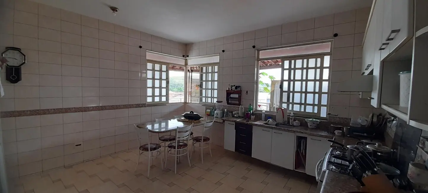 Casa com 3 quartos à venda, 292m2 em Timoteo - MG - imagem 4 Foto 4 de Casa com 3 quartos à venda, 292m2 em Timoteo - MG
