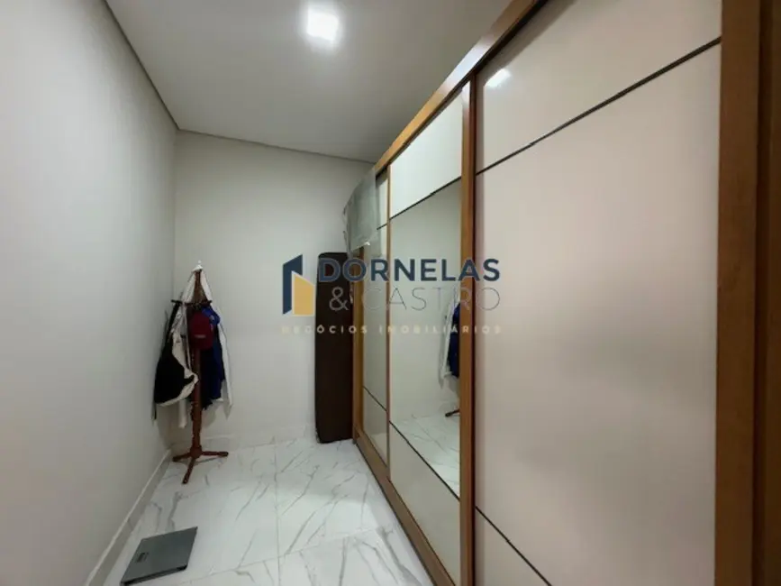 Casa de Condomínio com 3 quartos à venda, 400m2 em Guará I, Brasilia - DF - imagem 6 Foto 6 de Casa de Condomínio com 3 quartos à venda, 400m2 em Guará I, Brasilia - DF