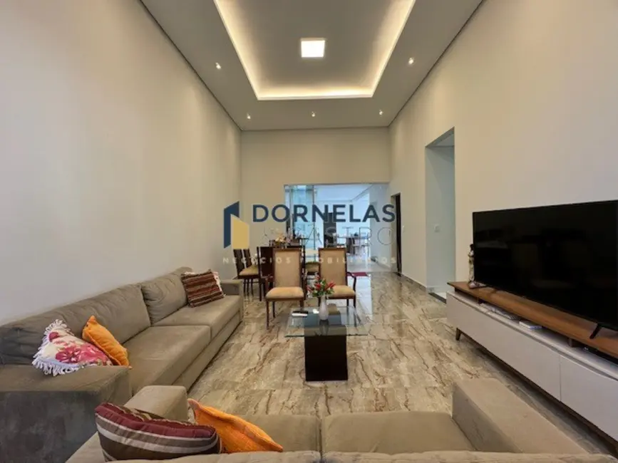 Casa de Condomínio com 3 quartos à venda, 400m2 em Guará I, Brasilia - DF - imagem 4 Foto 4 de Casa de Condomínio com 3 quartos à venda, 400m2 em Guará I, Brasilia - DF