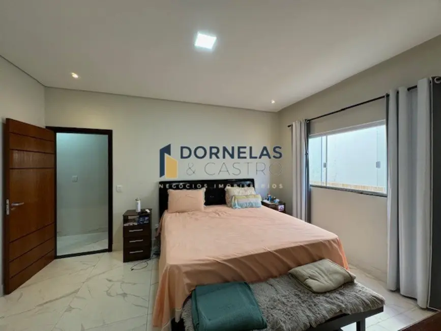 Casa de Condomínio com 3 quartos à venda, 400m2 em Guará I, Brasilia - DF - imagem 9 Foto 9 de Casa de Condomínio com 3 quartos à venda, 400m2 em Guará I, Brasilia - DF