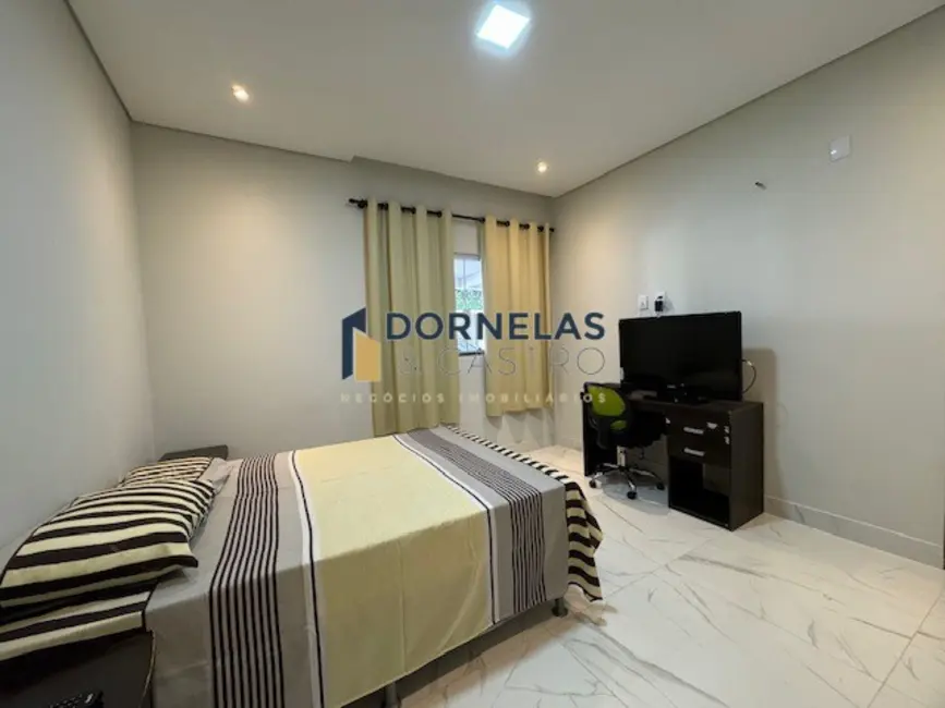 Casa de Condomínio com 3 quartos à venda, 400m2 em Guará I, Brasilia - DF - imagem 5 Foto 5 de Casa de Condomínio com 3 quartos à venda, 400m2 em Guará I, Brasilia - DF