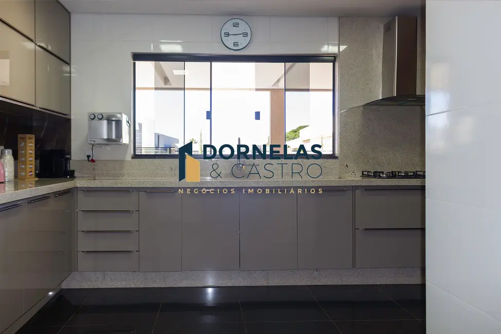 Casa de Condomínio com 5 quartos à venda, 1120m2 em Setor Habitacional Arniqueira (Águas Claras), Brasilia - DF - imagem 4 Foto 4 de Casa de Condomínio com 5 quartos à venda, 1120m2 em Setor Habitacional Arniqueira (Águas Claras), Brasilia - DF