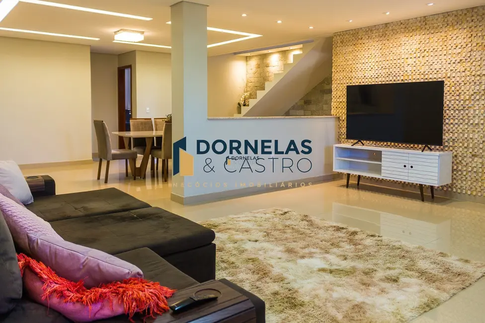 Casa de Condomínio com 5 quartos à venda, 1120m2 em Setor Habitacional Arniqueira (Águas Claras), Brasilia - DF - imagem 1 Foto 1 de Casa de Condomínio com 5 quartos à venda, 1120m2 em Setor Habitacional Arniqueira (Águas Claras), Brasilia - DF