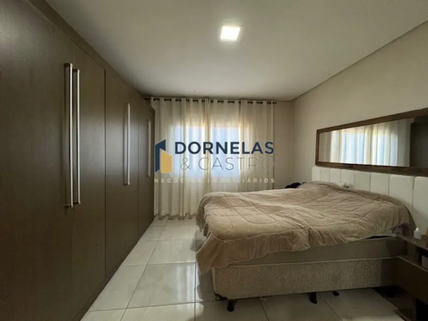 Casa de Condomínio com 3 quartos à venda, 200m2 em Setor Habitacional Arniqueira (Águas Claras), Brasilia - DF - imagem 6 Foto 6 de Casa de Condomínio com 3 quartos à venda, 200m2 em Setor Habitacional Arniqueira (Águas Claras), Brasilia - DF