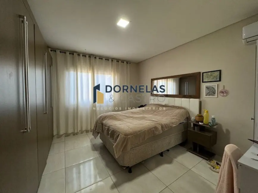 Casa de Condomínio com 3 quartos à venda, 200m2 em Setor Habitacional Arniqueira (Águas Claras), Brasilia - DF - imagem 5 Foto 5 de Casa de Condomínio com 3 quartos à venda, 200m2 em Setor Habitacional Arniqueira (Águas Claras), Brasilia - DF