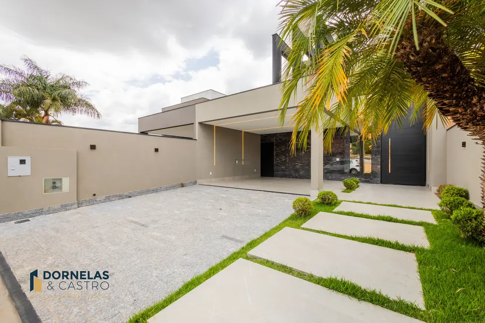 Foto 2 de Casa de Condomínio com 3 quartos à venda, 400m2 em Guará I, Brasilia - DF