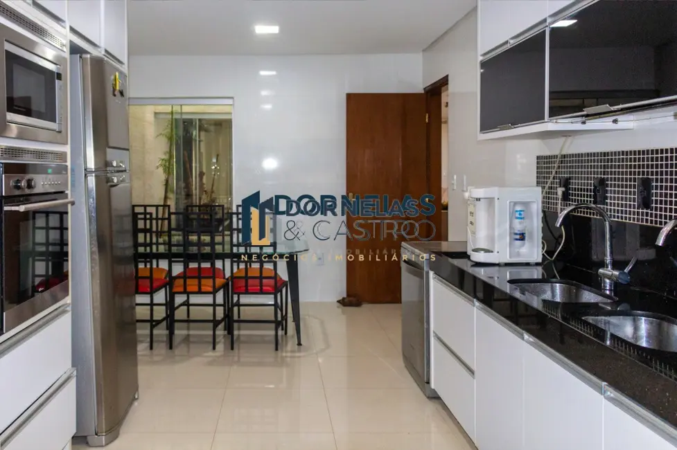 Casa com 4 quartos à venda, 416m2 em Guará I, Brasilia - DF - imagem 5 Foto 5 de Casa com 4 quartos à venda, 416m2 em Guará I, Brasilia - DF